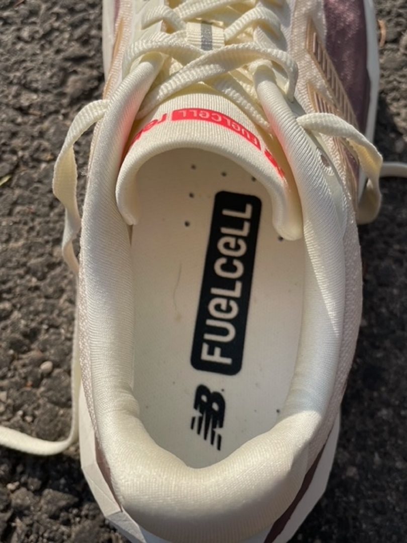 Recenze silniční běžecké boty New Balance FuelCell Rebel v5