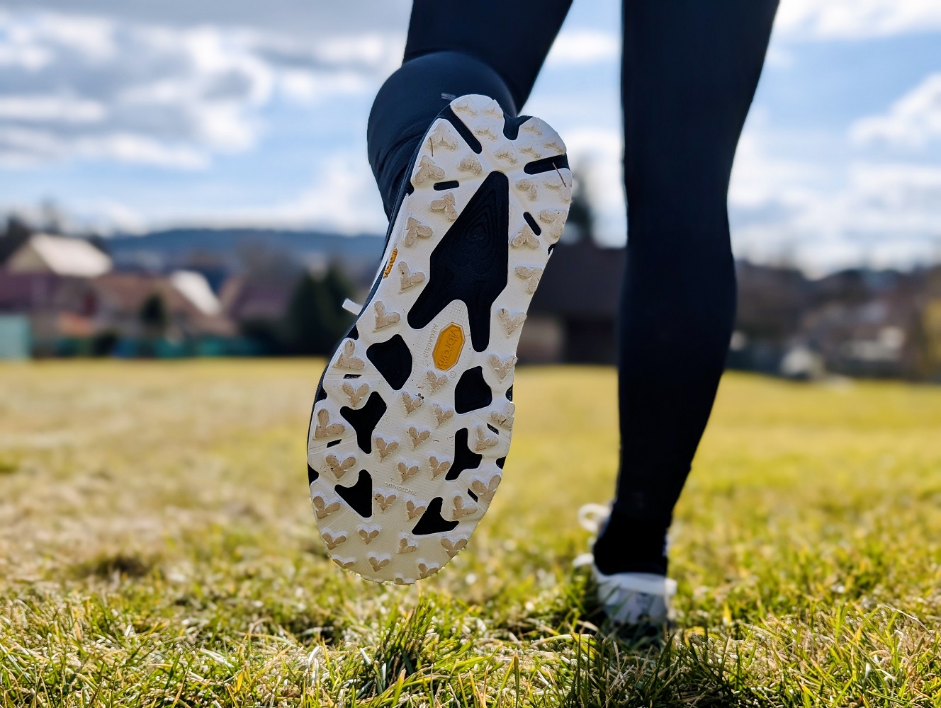 Recenze trailové boty Hoka Speedgoat 7