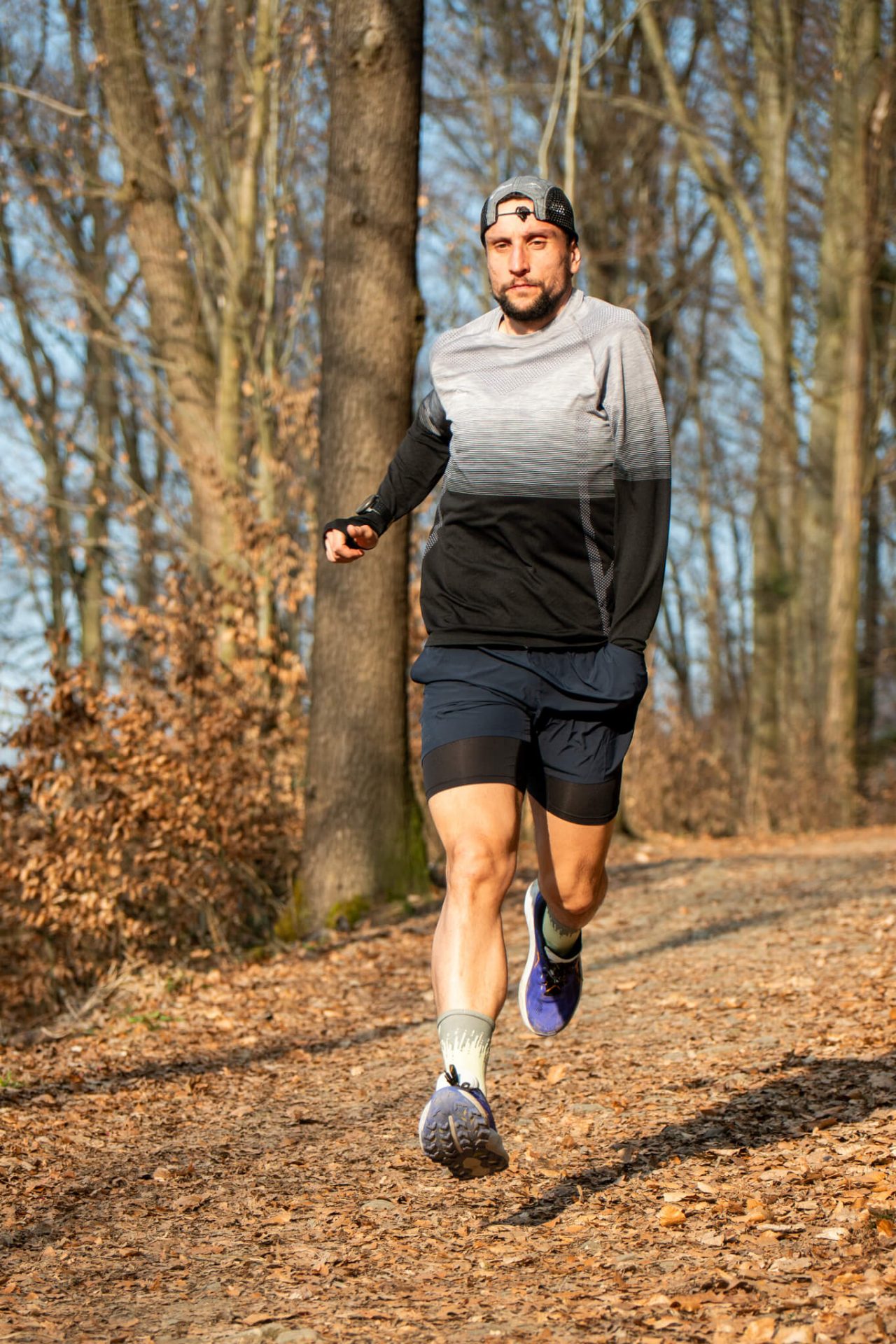 Šimon běží v Asics Trabuco 14