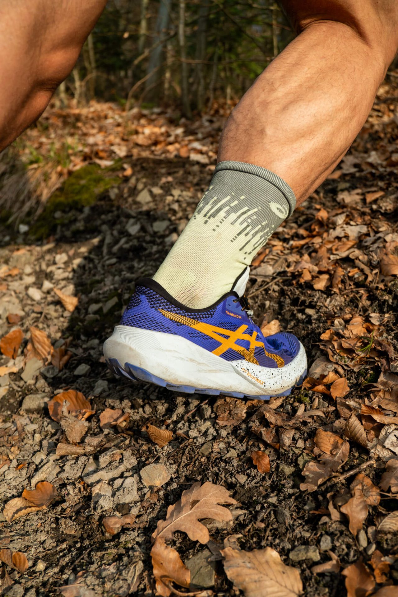 Detail na Asics Trabuco 14 v terénu